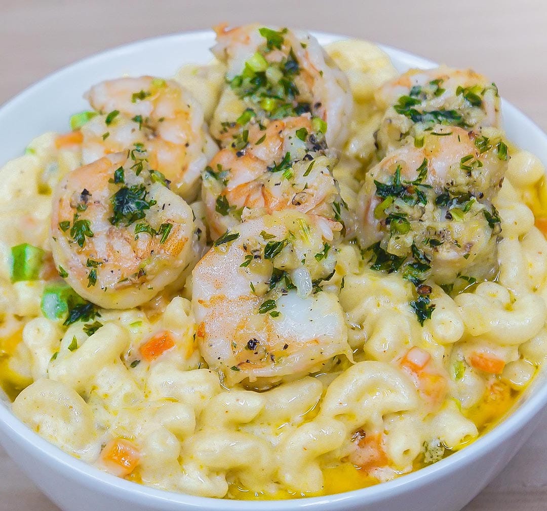 Shrimp Mac & Cheese via @eatahfood