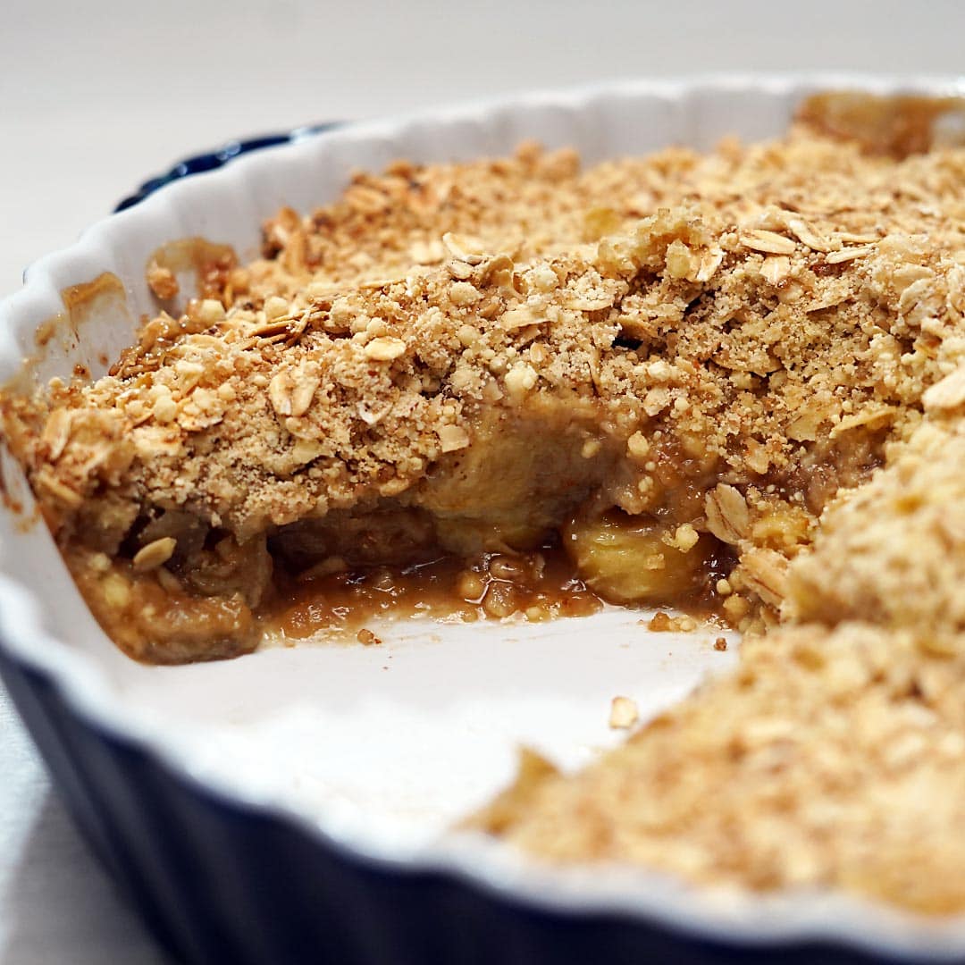 Banana Crumble via @eatahfood