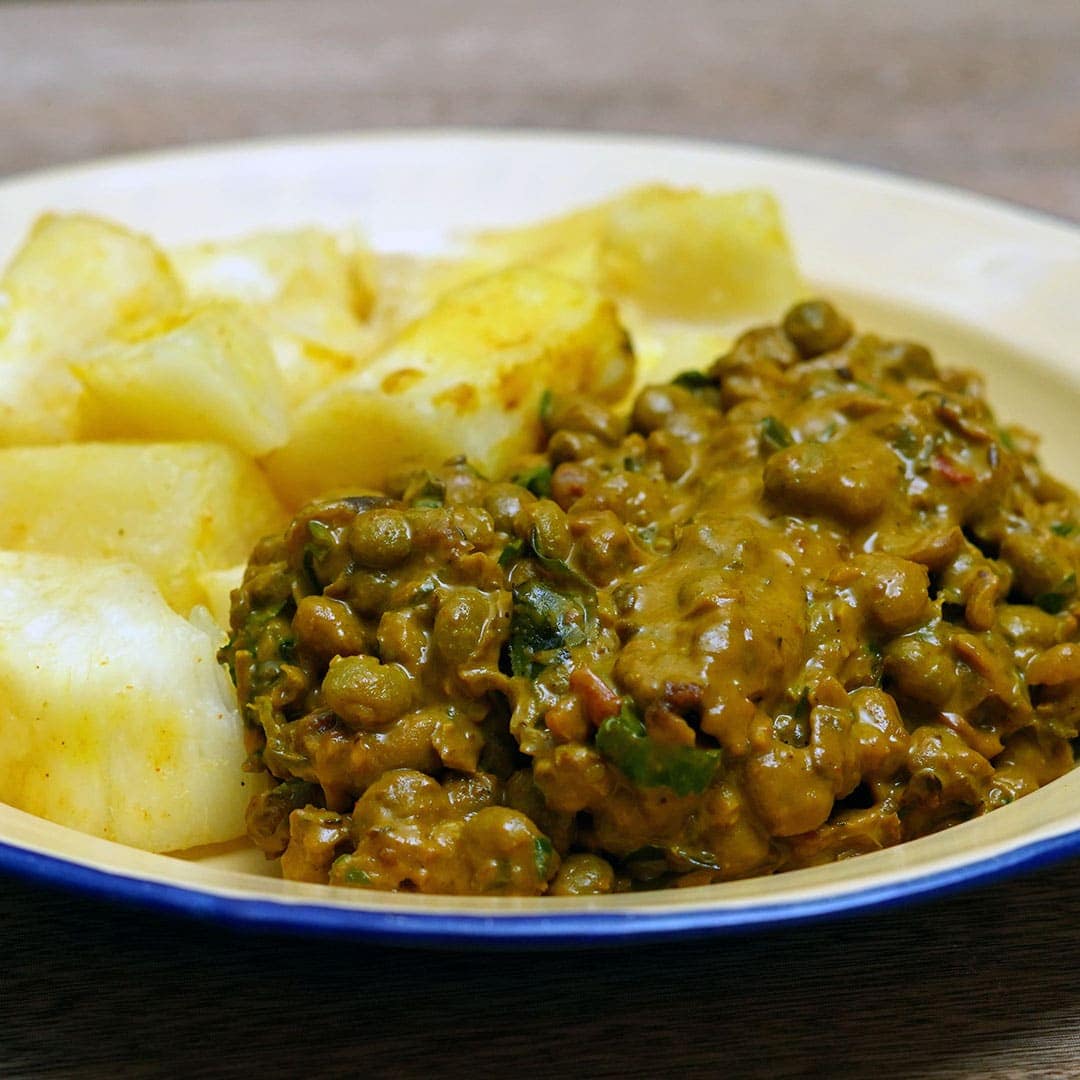 Curry Pigeon Peas & Cassava via @eatahfood