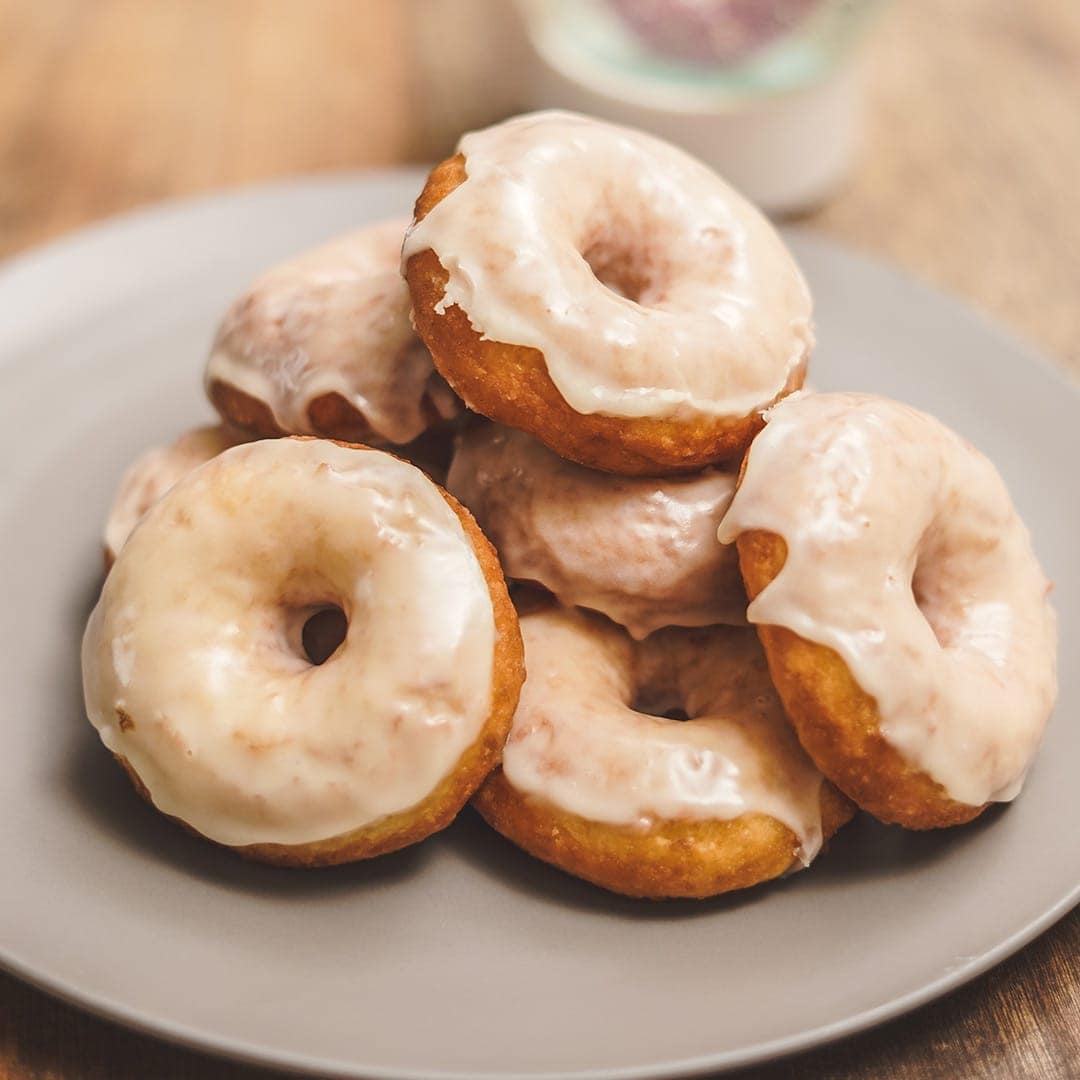 Old Fashioned Glazed Donuts via @eatahfood