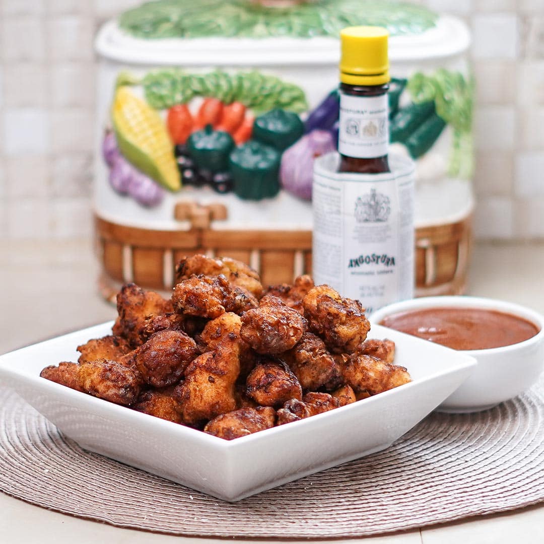 cripsy fried chicken bites with aromatic dipping sauce