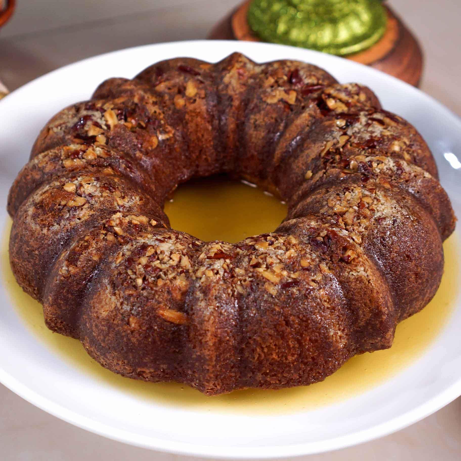 Christmas Rum Butter Cake via @eatahfood