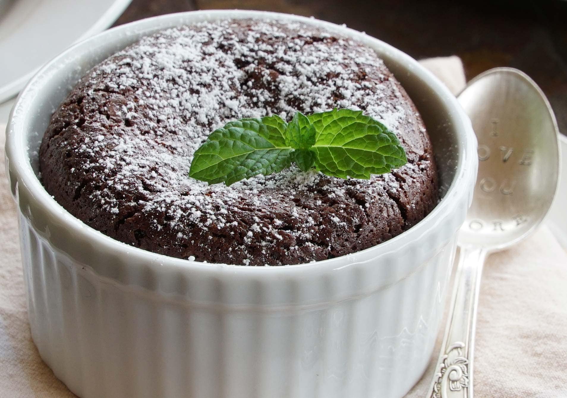 Flourless Chocolate Cake via @eatahfood
