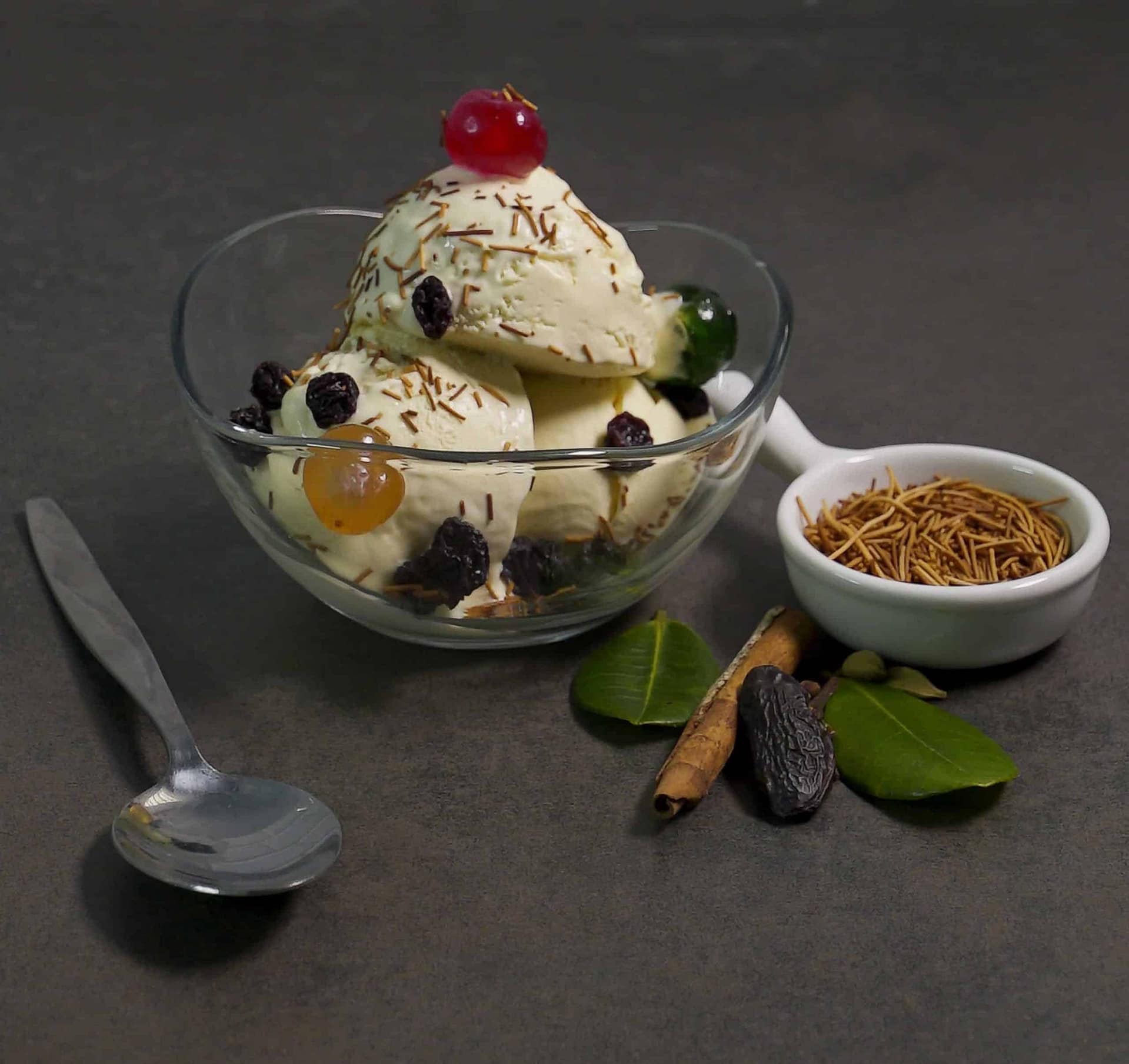 No-Churn Sawine Ice Cream via @eatahfood