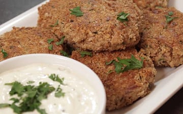 tuna patties with tartar sauce