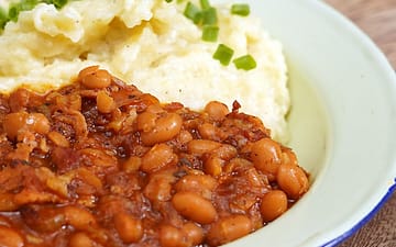 SPICY BACON BAKED BEANS