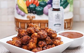 cripsy fried chicken bites with aromatic dipping sauce